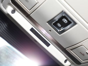 2022249PS R-Dynamic SE ܿƼ 5 п؅^