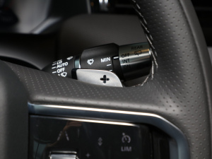 2022249PS R-Dynamic SE ܿƼ 5 п؅^