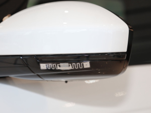 2022249PS R-Dynamic S ܰ 5 ^