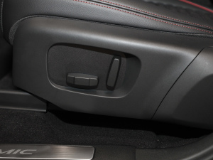 2022249PS R-Dynamic S ܰ 5 {{