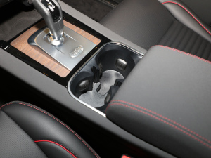 2022249PS R-Dynamic S ܰ 5 ǰű