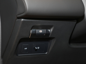 2022249PS R-Dynamic S ܰ 5 v܇Ƅ