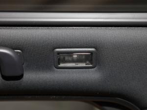 2022249PS R-Dynamic S ܰ 5 п؅^