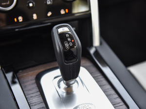 2022249PS R-Dynamic HSE Aư 7 QU