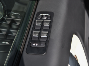 2022249PS R-Dynamic HSE Aư 7 {܇ƅ^	