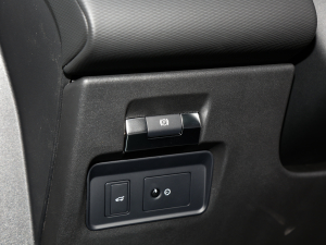 2022Ŀ 249PS R-Dynamic SE ܿƼ 5 v܇Ƅ