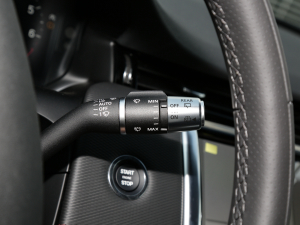 2022Ŀ 249PS R-Dynamic SE ܿƼ 5 п؅^