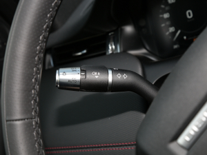 2022Ŀ 249PS R-Dynamic SE ܿƼ 5 п؅^