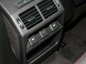 2022Ŀ 249PS R-Dynamic SE ܿƼ 5 п؅^