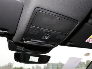 2022Ŀ 249PS R-Dynamic S ܰ 5 п؅^(q)