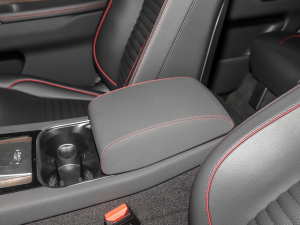 2022款P300e 性能科技版  中央扶手箱