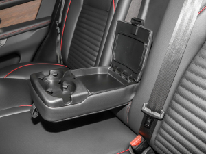 2022款P300e 性能科技版  后排中央扶手功能