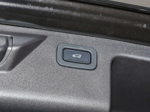 2022款P300e 性能科技版  空间座椅