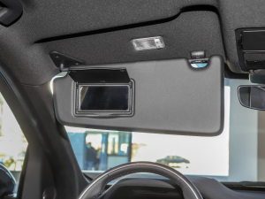 2022款P300e 性能科技版  遮阳板（左）