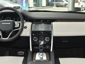 2022款改款 P300e 性能版 中控台