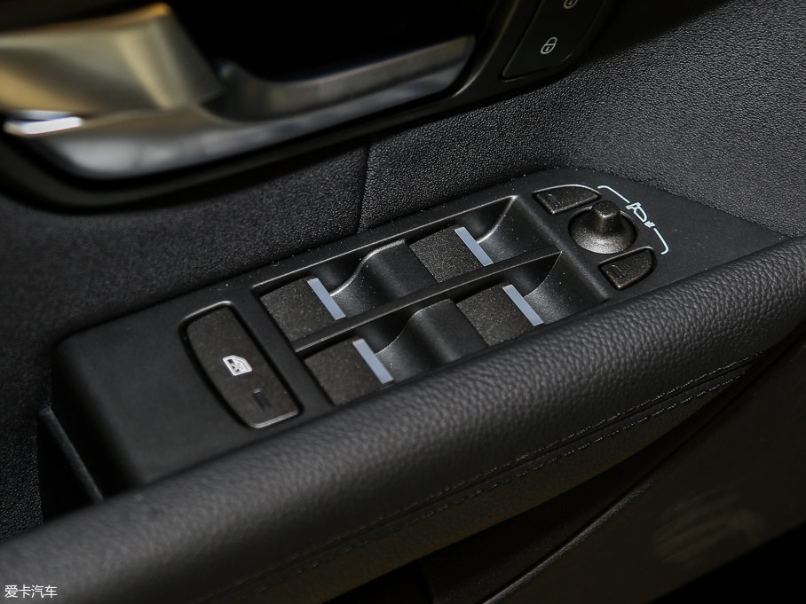 2017٘O 2.0T SE ҫ