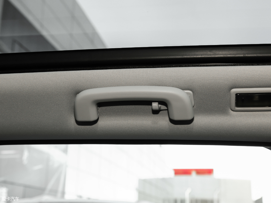 2018��l�F���� 200PS PURE��