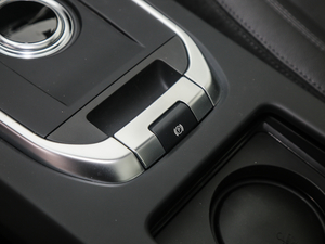 2018款240PS SE版 驻车制动器