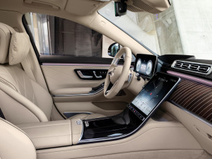 2021款S 580 4MATIC 美国版 中控区