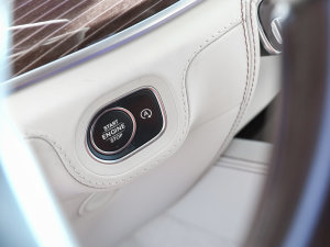 2022��GLS 600 4MATIC �Y�а� �п؅^