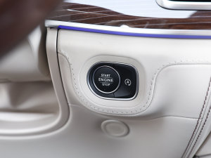 2022��GLS 600 4MATIC �Y�а� �п؅^