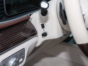 2022��GLS 600 4MATIC �Y�а� �п؅^