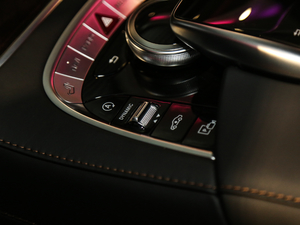 2018S 560 4MATIC п؅^