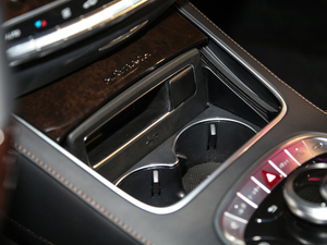 2018S 560 4MATIC п؅^