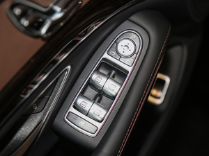 2018S 560 4MATIC п؅^