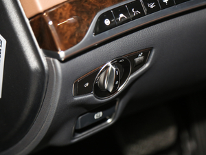 2018S 560 4MATIC п؅^