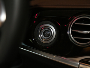 2018S 560 4MATIC п؅^