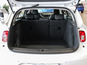 2019款18T 自动互联精英型 国V 行李厢空间