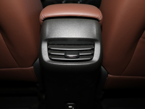 2019款18T 6座互联尊贵型 国V 中控区