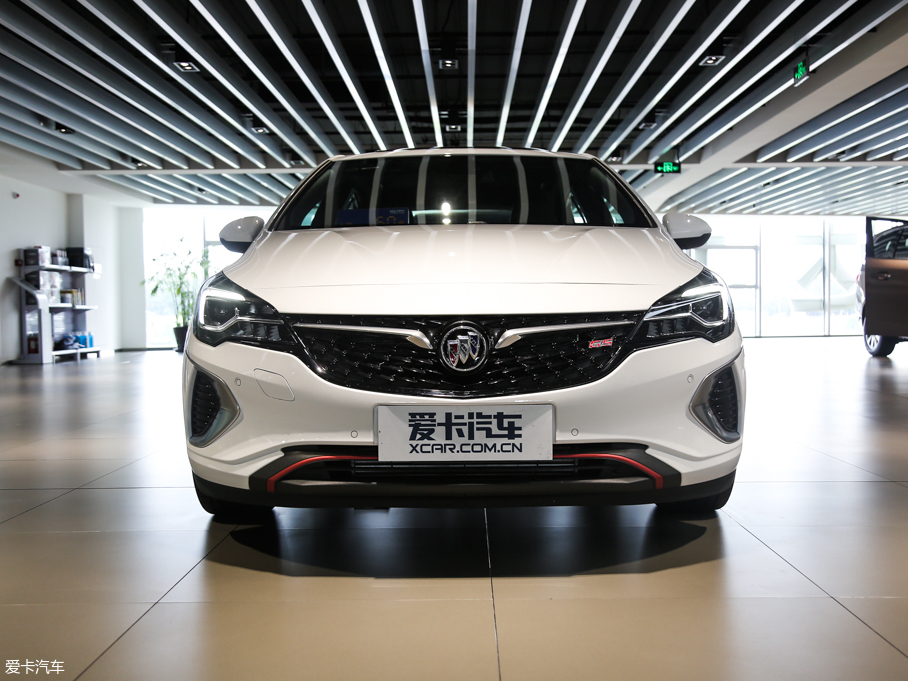 2019GS ɎGS 20T pxϺA