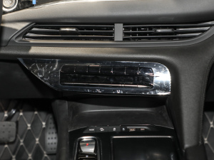 2020款28T 前驱战旗型 中控区