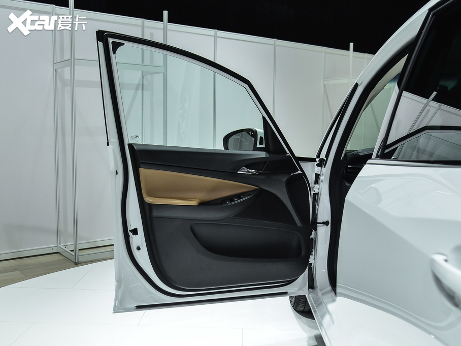 2021eGL6 323T p(dng)(lin)F