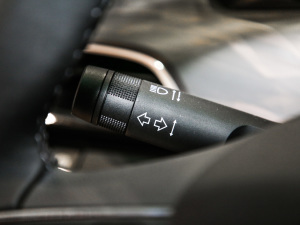 2021款323T 轻混动互联豪华型 中控区