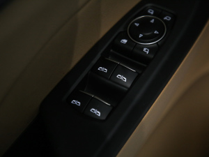 2021款653T 智慧豪华型 主驾车窗控制区	