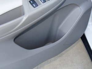 2022款652E 互联智享型 前门储物空间