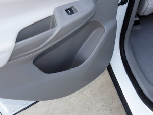 2022款652E 互联智享型 后门储物空间