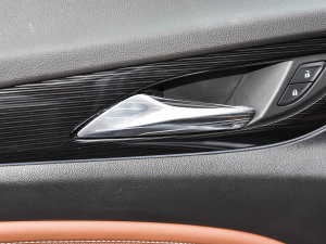 2023款552T 智享型 中控区