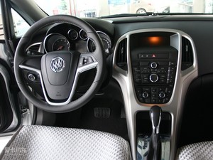 2010款1.8L 自动时尚版 中控区