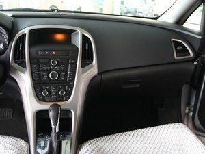 2010款1.8L 自动时尚版 中控区