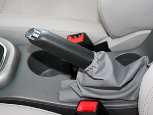 2010款1.6L 手动进取版 驻车制动器