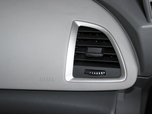 2010款1.6L 手动进取版 中控区