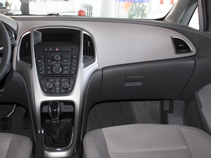 2010款1.6L 手动进取版 中控区