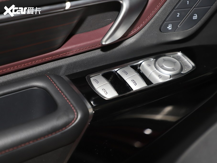 2025�����o 2.0T �����N����