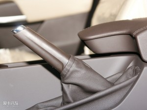 2010款2.4L 舒适版 驻车制动器