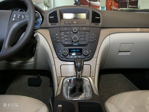 2010款2.4L 舒适版 中控台