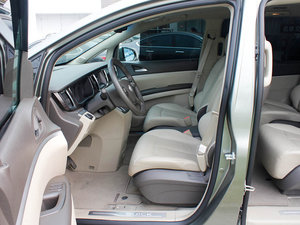 2011款3.0L 旗舰型 前排空间